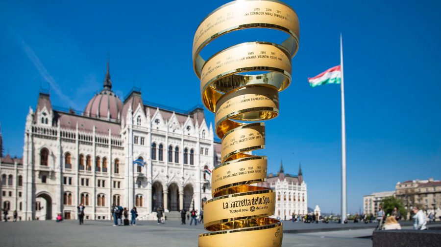 Giro d'Italia: bemutatták a budapesti nagy rajt logóját és felavatták a rajtkaput