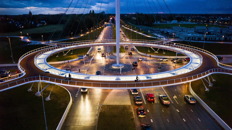 Hovenring: kerékpáros körforgalom az autópálya felett