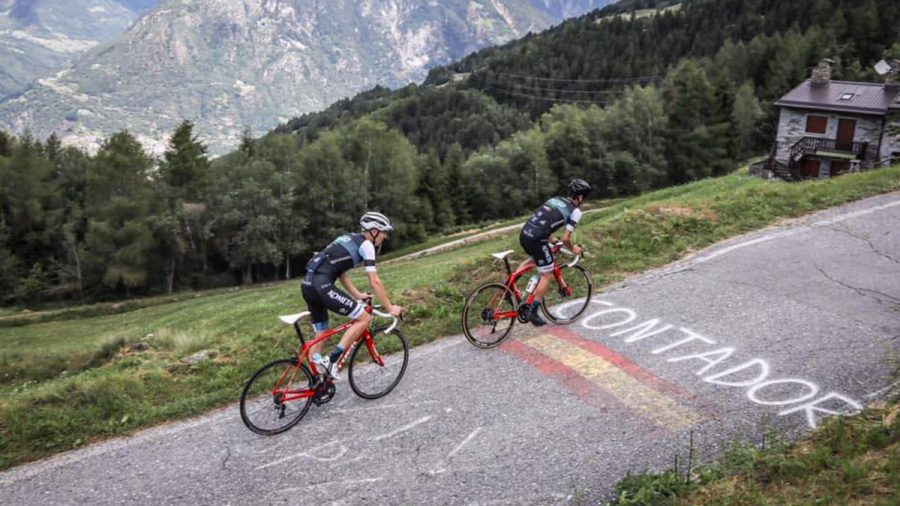 A kétszeres Giro győztes Ivan Basso nagy jövőt jósol Dina Mártonnak