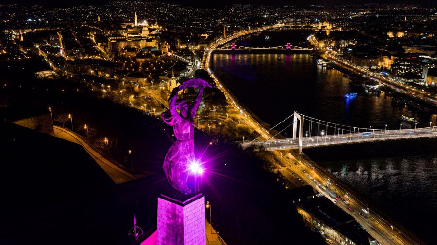 Rózsaszín Fények Éjszakája, káprázatos drónfotókon Budapest