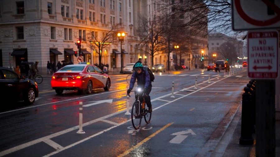 Washingtonban 150 dolláros bírság jár a kerékpársávban parkoló autósoknak
