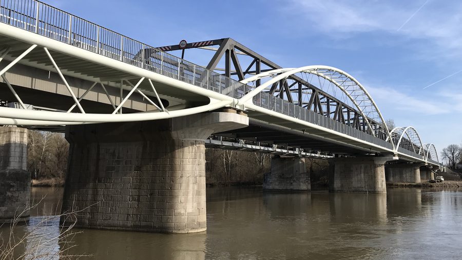 Szerkezetkész a Poroszló-Tiszafüred közötti kerékpáros híd