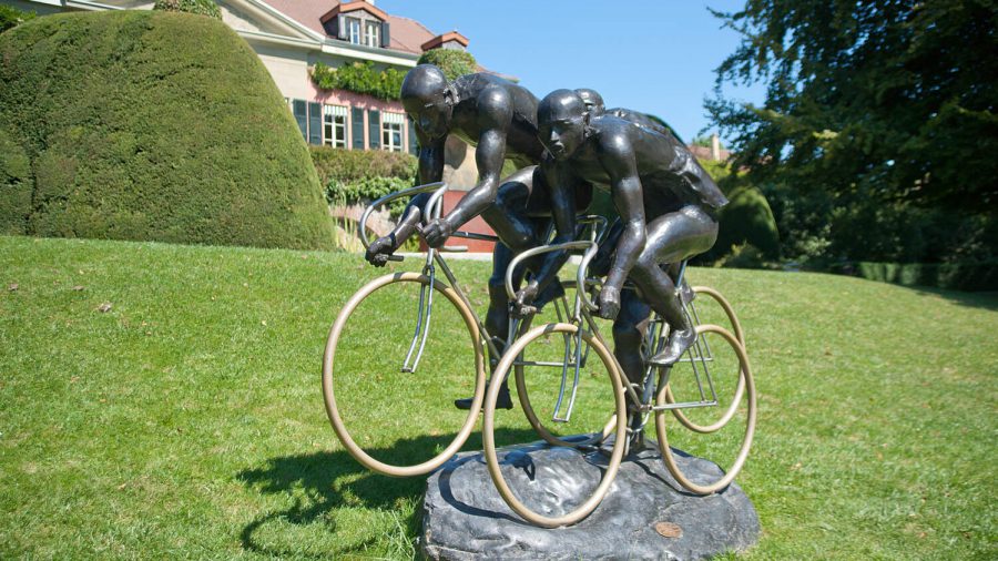 Az Olimpia - Kerékpározók című köztéri szoborral gazdagodik Békéscsaba
