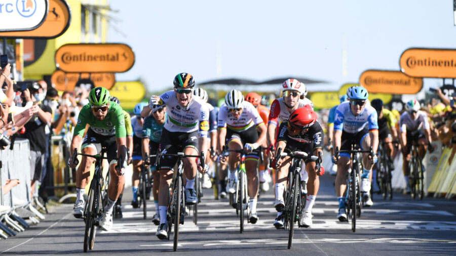 Négy bukás a Tour de France-on, Sam Bennett nyerte a 10. szakaszt
