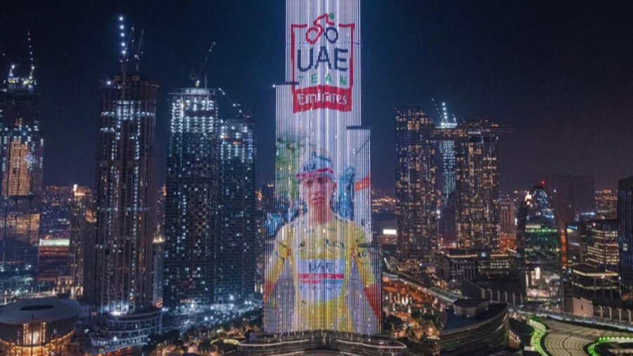 Kivetítették a Tour de France győztes Pogacar képét a Burj Khalifára