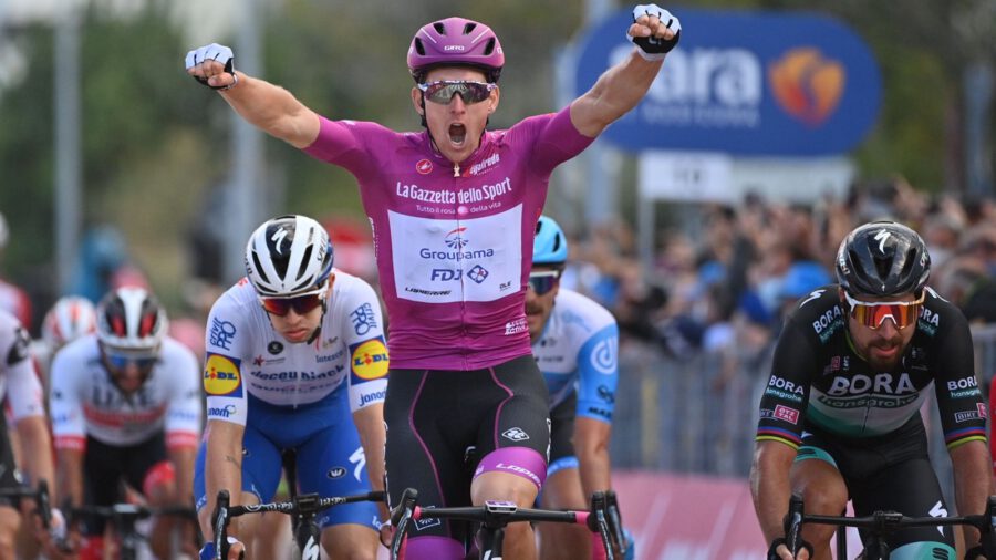 Arnaud Démare nyerte a Giro d'Italia 11.szakaszát, Sagan negyedszer lett második