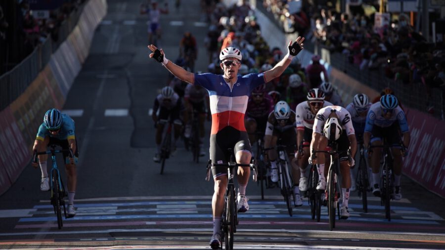 A Giro d'Italia hatodik szakaszát Arnaud Démare nyerte, Valter Attila 29. helyen ért célba