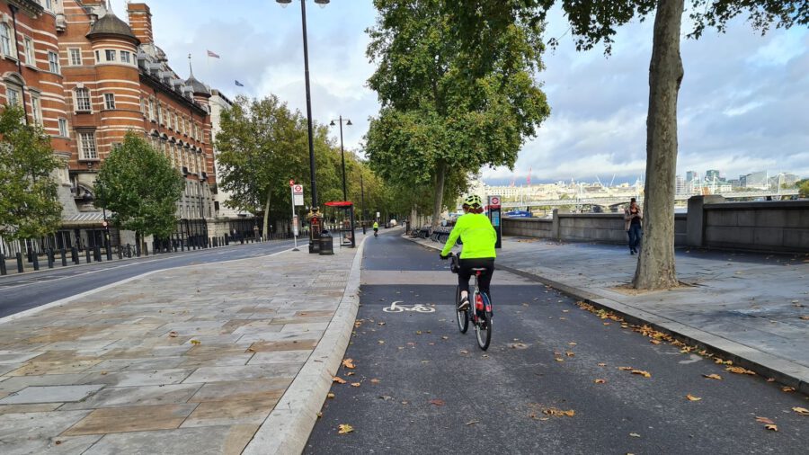 Londonban kerékpáros sztrádákat hoztak létre a megnövekedett forgalomnak