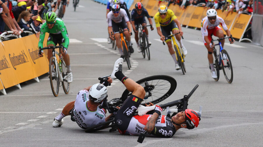 Hatalmas bukások a Tour de France harmadik napján, Tim Merlier vitte a szakaszt