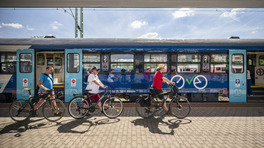 Nyáron minden Balatonra közlekedő vonaton lehet kerékpárokat szállítani