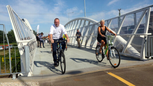 Átadták a miskolci Y-híd kerékpáros hídját, amihez 430 méter kerékpárút is épült