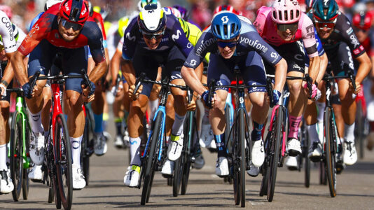 Dainese nyerte a Vuelta 19. szakaszát, Kuss őrzi a piros trikót
