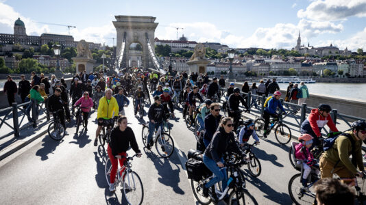 A bringás Budapestért tekert ma 15.000 kerékpáros