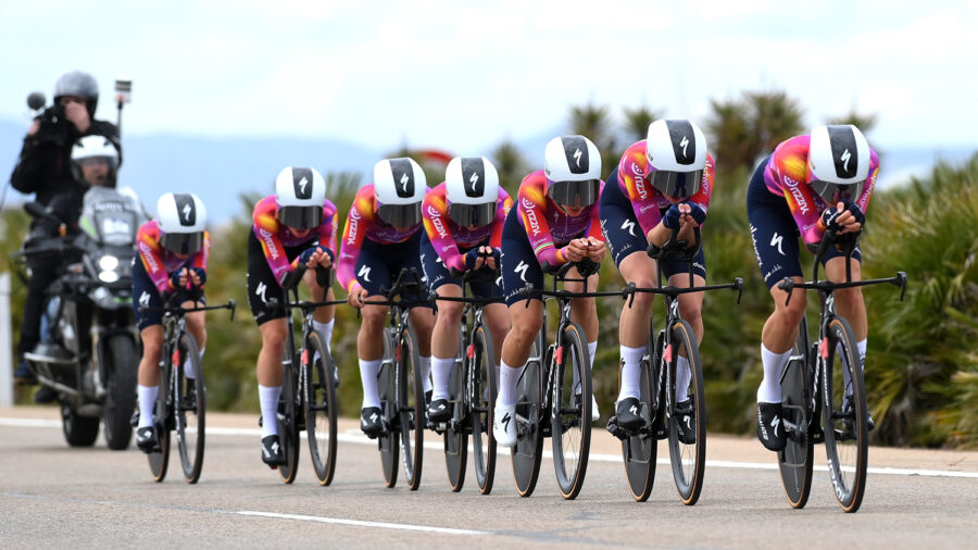 Vuelta 2024 - Vas Blankáék harmadik hellyel nyitottak a csapatidőfutamon
